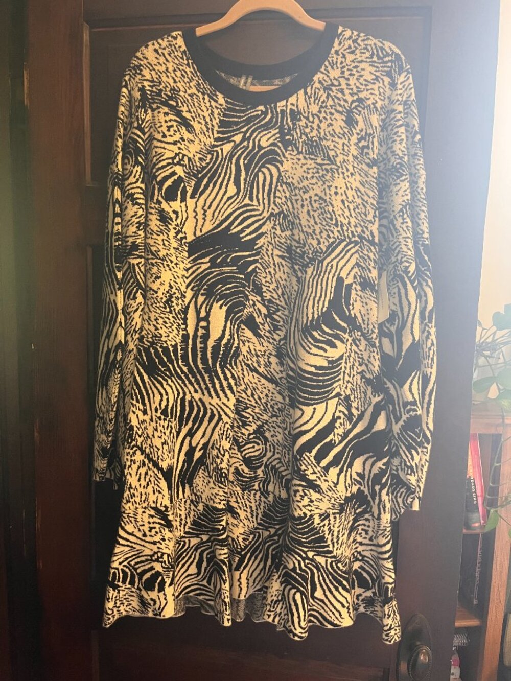 Slim Ruffle Knit Mini Dress - Picture 5 of 6